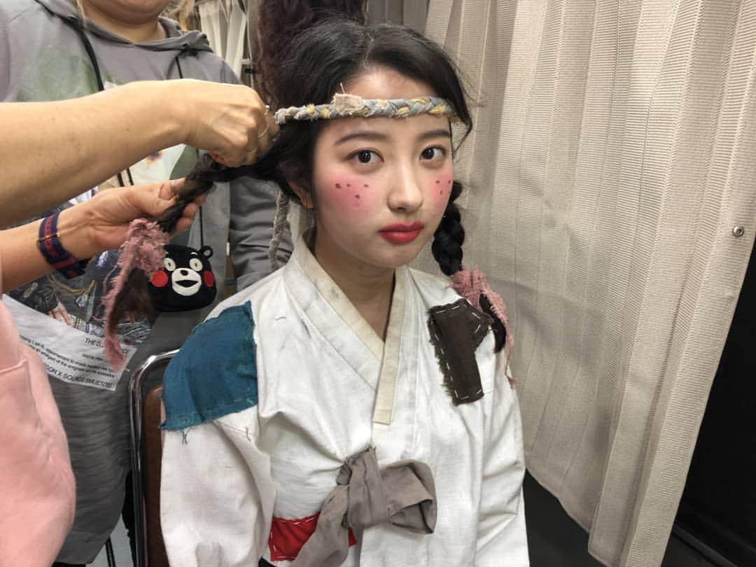 キム・ジミンさんのインスタグラム写真 - (キム・ジミンInstagram)「각설이 분장하기 전과 후🤣 #초면에사랑합니다 오늘도 본방사수💕🙏」6月18日 20時46分 - ziminy0129