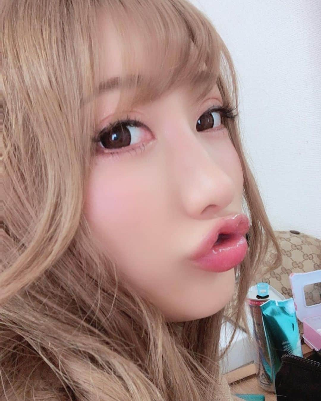 AIKAさんのインスタグラム写真 - (AIKAInstagram)「体調MAX悪い(T_T) .  #aika #撮影 #avs」6月18日 20時47分 - aika_honmono