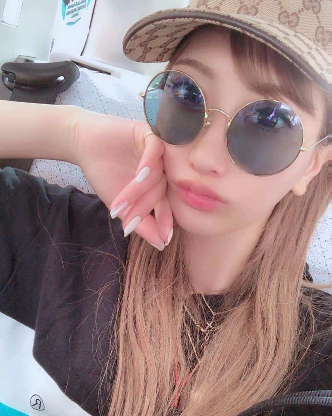 AIKAさんのインスタグラム写真 - (AIKAInstagram)「体調MAX悪い(T_T) .  #aika #撮影 #avs」6月18日 20時47分 - aika_honmono