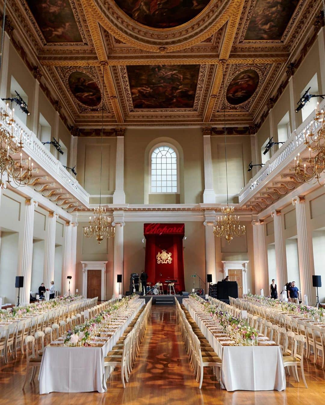 ショパールさんのインスタグラム写真 - (ショパールInstagram)「Magical dinner held under the gilded ceilings of the Main Hall at Banqueting House, one of London’s historical monuments. #ChopardLovesLondon #StarsInChopard」6月19日 2時23分 - chopard