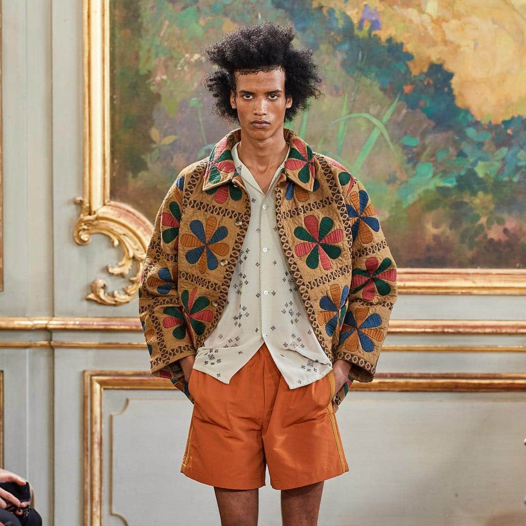 Vogue Runwayさんのインスタグラム写真 - (Vogue RunwayInstagram)「For @Bode's Spring 2020 menswear collection, the Bode studio explored familial ties to the Bode Wagon Company, a wagon building workshop based in Ohio from 1824 to 1940. The Wagon Company commisioned for the Barnum and Bailey and Ringling Brothers Circus for ornate and elaborate show wagons. The collection drew upon the painting and engraving tableaus of animals, far-away lands, and dreamscapes that once carried the circus as they traveled through the expansive and everchanging American scenery. See every look from the Bode Wagon Company SS20 collection at the link in our bio.」6月19日 2時15分 - voguerunway