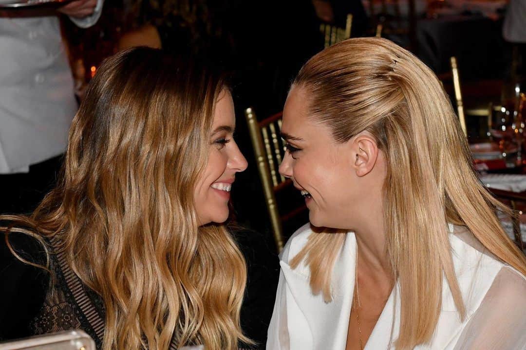 Nylon Magazineさんのインスタグラム写真 - (Nylon MagazineInstagram)「these are my needs: look at me the way @ashleybenson and @caradelevingne look at each other 💕」6月19日 2時18分 - nylonmag