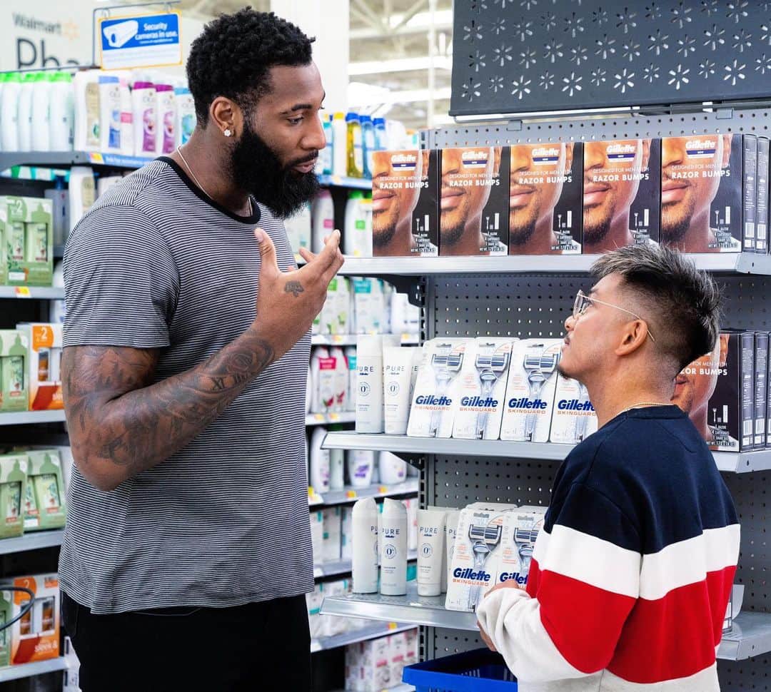 アンドレ・ドラモンドのインスタグラム：「Remember my beard makeover?? had a great time getting a clean up with legendary barber @jayrmallari so I can protect my mug from razor bumps and irritation. @Gillette and @Walmart have got me covered with their new SkinGuard razor, which is clinically proven for sensitive skin. #GillettePartner #GuardWhatMatters #GetItAtWalmart」