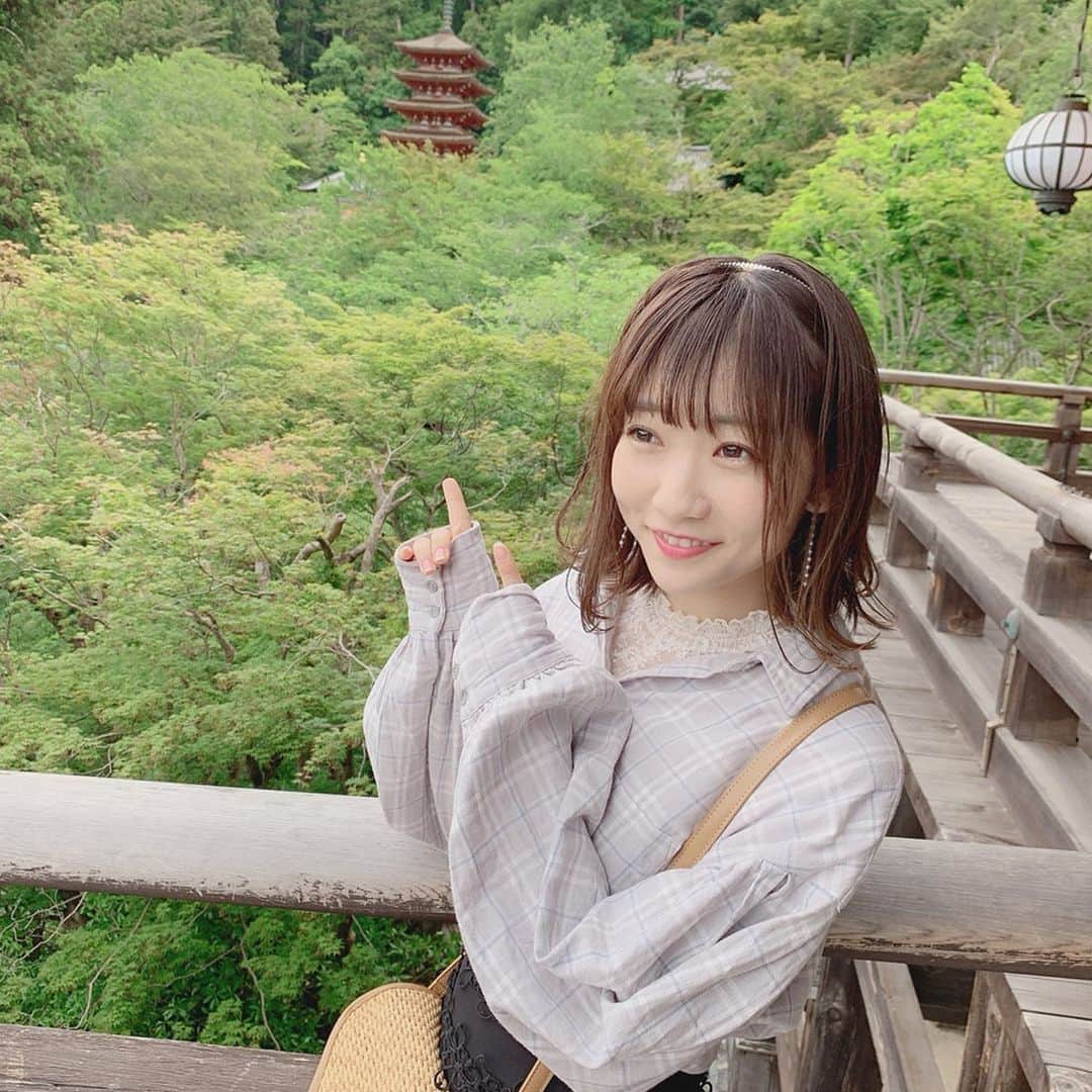 夏川愛実のインスタグラム：「ㅤㅤㅤㅤㅤㅤㅤㅤㅤㅤㅤㅤㅤ ㅤㅤㅤㅤㅤㅤㅤㅤㅤㅤㅤㅤㅤ  この日の本来の目的は 奈良県の長谷寺へ お墓まいり🙏でした😌 ㅤㅤㅤㅤㅤㅤㅤㅤㅤㅤㅤㅤㅤㅤㅤㅤㅤㅤㅤㅤㅤㅤㅤㅤㅤㅤㅤㅤㅤㅤ この日の私服は インナー カバン @wego_osu  トップス 靴 @niceclaup_official_  スカート @anemoneoosu  ㅤㅤㅤㅤㅤㅤㅤㅤㅤㅤㅤㅤㅤㅤㅤㅤㅤㅤㅤㅤ ㅤㅤㅤㅤㅤㅤㅤㅤㅤㅤㅤㅤㅤㅤㅤㅤㅤㅤㅤㅤㅤㅤ めーっちゃ寒くて 長袖でも凍えてたよ（ ; ; ） ㅤㅤㅤㅤㅤㅤㅤㅤㅤㅤㅤㅤㅤㅤㅤㅤㅤㅤㅤㅤㅤㅤ #長谷寺#奈良#旅#遠出 #私服#チェックシャツ#シャツコーデ#スカート #ミニスカート#カゴバッグ#コーデ#春コーデ #厚底#低身長コーデ#ショート#ショートボブ #外ハネショート#外ハネ#ヘアアレンジ#カチューシャ  ㅤㅤㅤㅤㅤㅤㅤㅤㅤㅤㅤㅤㅤㅤㅤㅤㅤㅤㅤㅤㅤㅤ  ㅤㅤㅤㅤㅤㅤㅤㅤㅤㅤㅤㅤㅤㅤㅤㅤㅤㅤㅤㅤㅤㅤㅤㅤ」