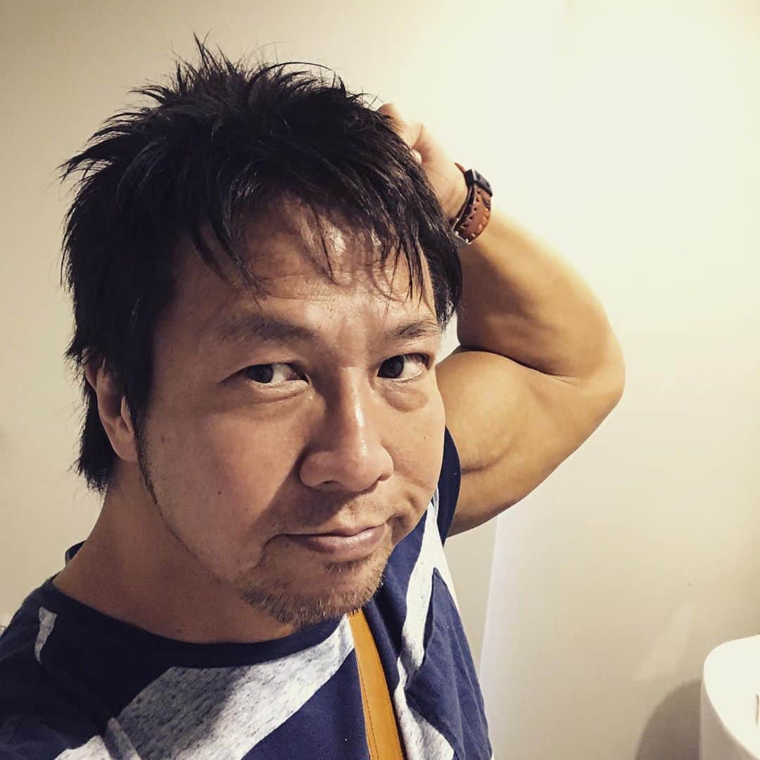 小島聡さんのインスタグラム写真 - (小島聡Instagram)「ゴールドジムで筋トレして、美容室へ。  仕上がり見て、なんか既視感があって…ずっと考えてたら、モンチッチだと判明しました（笑）。 #小島聡  #新日本プロレス  #モンチッチ」6月18日 20時56分 - cozy_lariat