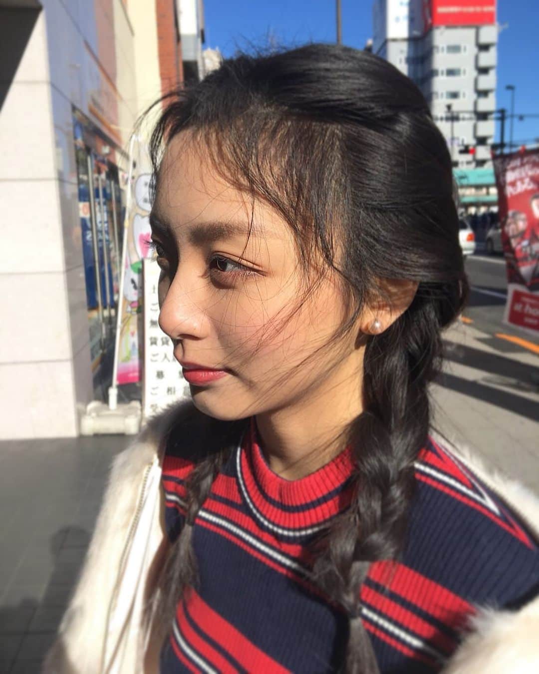 のインスタグラム：「⠀ びっくりするくらい皆から「髪伸びないね」って言われるんです。⠀ ⠀ どうすればいいですか?⠀ (笑)⠀ ⠀ Everyone tells me that my hair is not growing and nothing’s changed. ⠀ ⠀ What am I supposed to do? Lol⠀ ⠀ #throwback #to #whenmyhairwaslong #髪が長かったあの頃 #伸ばす方法 #教えて #笑 #긴생머리 #때 #기르고싶다 #방법 #알려줘」