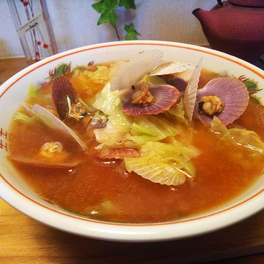 みながわゆみさんのインスタグラム写真 - (みながわゆみInstagram)「#ラーメン #ラーメン大好き #マルちゃん生ラーメン #味噌ラーメン #ほたて #キャベツ #ほたてとキャベツの味噌ラーメン #おいしい #帆立貝 #はーばりうむ #ハーバリウム #アイビー」6月18日 21時05分 - nama.09.19