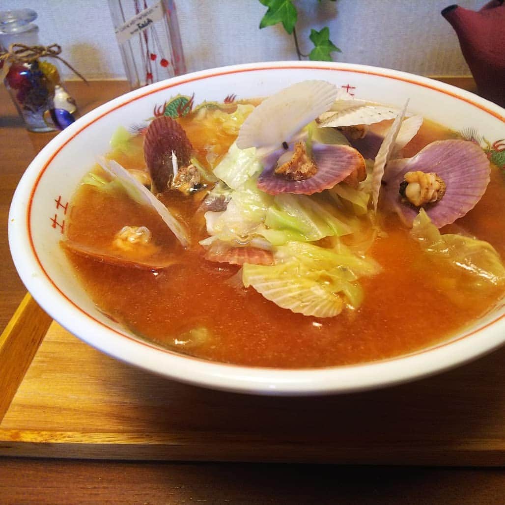 みながわゆみさんのインスタグラム写真 - (みながわゆみInstagram)「#ラーメン #ラーメン大好き #マルちゃん生ラーメン #味噌ラーメン #ほたて #キャベツ #ほたてとキャベツの味噌ラーメン #おいしい #帆立貝 #はーばりうむ #ハーバリウム #アイビー」6月18日 21時05分 - nama.09.19