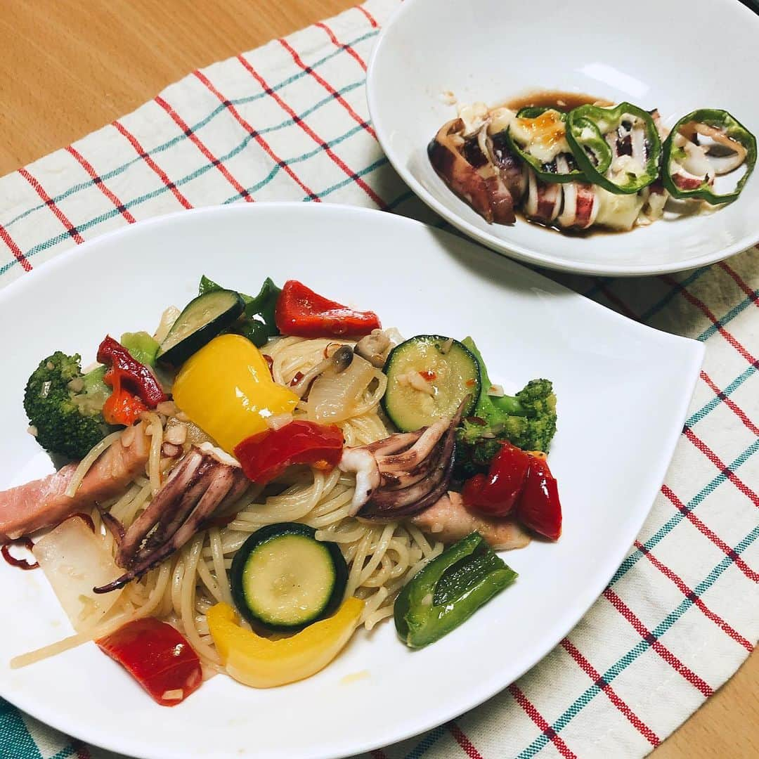 古城優奈さんのインスタグラム写真 - (古城優奈Instagram)「夏なので野菜たっぷり  #料理 #ペペロンチーノ #夏野菜 #びっくりドンキー風 #イカの箱舟 #イカの箱舟風」6月18日 21時07分 - yuna_kojyo