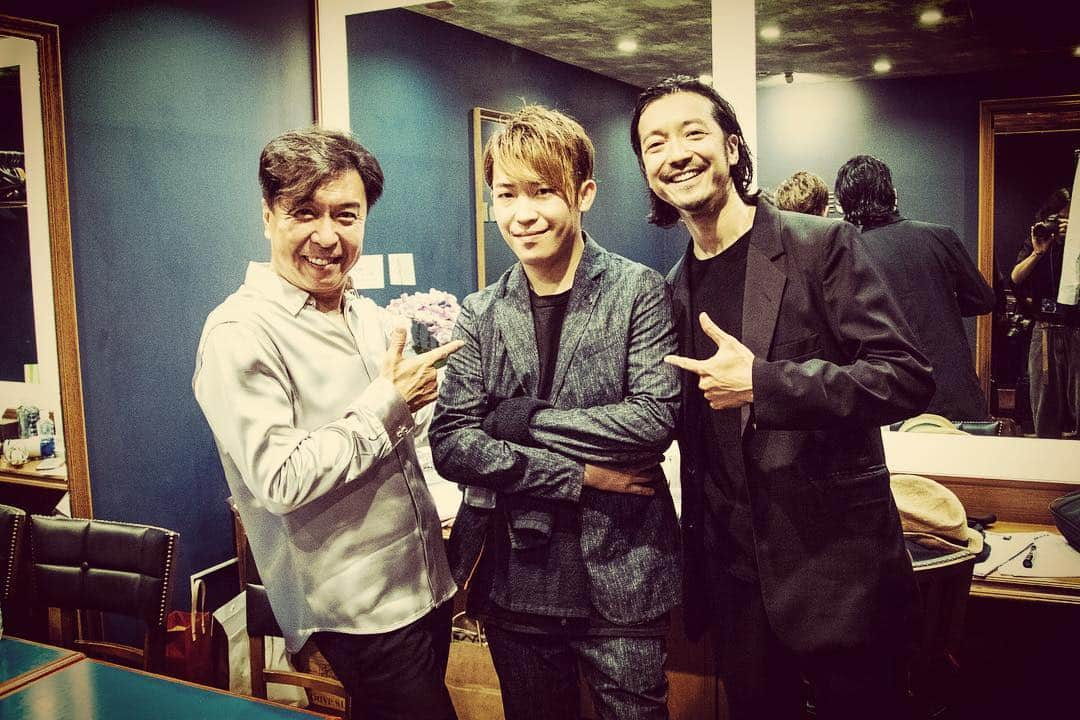 金子ノブアキさんのインスタグラム写真 - (金子ノブアキInstagram)「昨夜は @bluenotetokyo  へ 小曽根真さんのライブへ！ ゲストは我らが @ryunosukeguitar ！！ 素晴らしい演奏という言葉が意味を無くす程のサウンドでした…！ 1日経った今も余韻の中。 最高の音楽体験に感謝します！  Photo by @ayumu10.18  #小曽根真 #山岸竜之介 #金子ノブアキ #nobuakikaneko」6月18日 21時25分 - nobuakikaneko_official