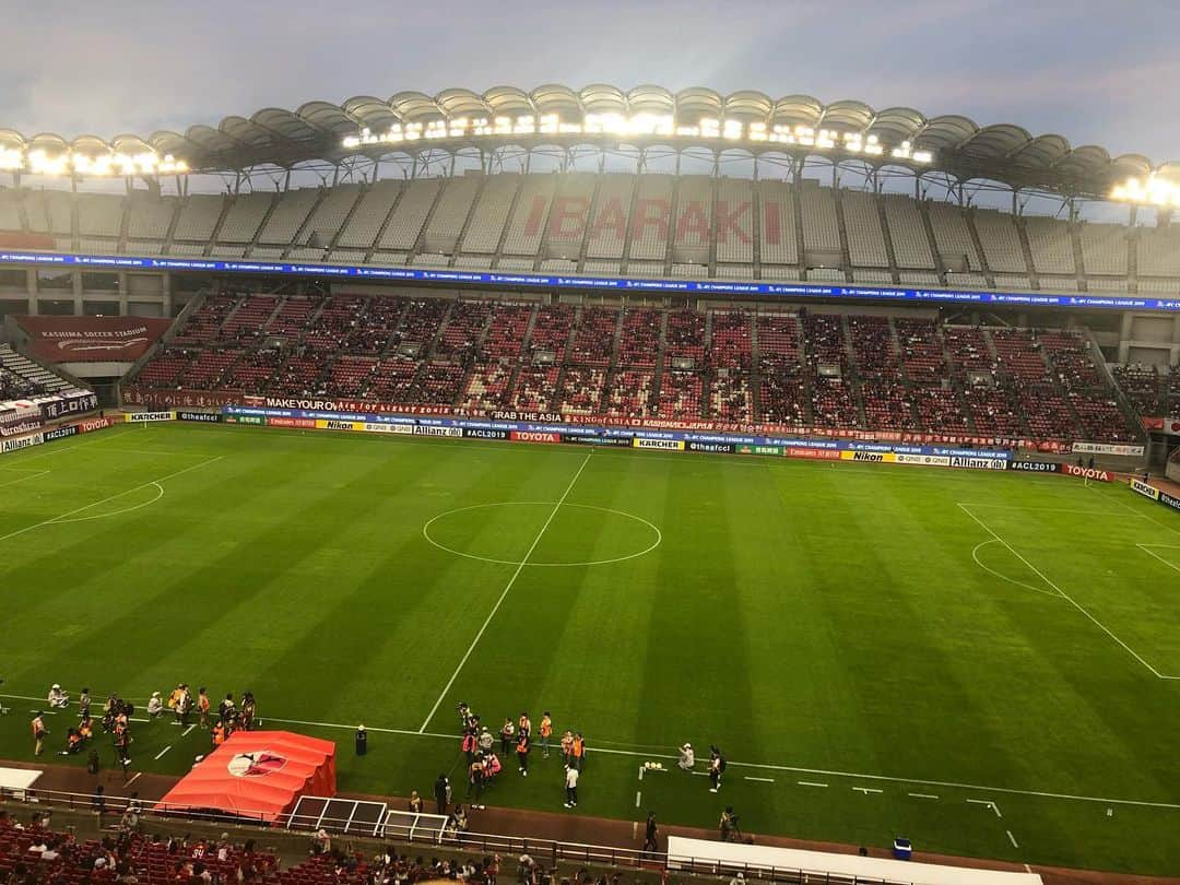 ジーコさんのインスタグラム写真 - (ジーコInstagram)「Uma vitoria importante no jogo de ida aqui em Kashima pelas oitavas da ACL.Vencemos o Sanfrecce de 1x0.Fizemos um bom 1 tempo quando marcamos nosso gol e eles o 2tempo mas não perigaram.Importante vencer e não tomar gol em casa.Vamos Kashima.」6月18日 21時34分 - zico