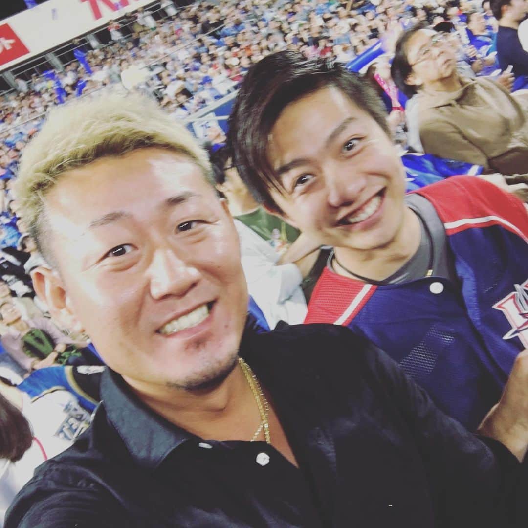 中田de翔さんのインスタグラム写真 - (中田de翔Instagram)「. . 横浜戦誘ってくれた✌🏽 . 負けたけど楽しかった〜 . ありがとう🙏 . #横浜スタジアム #日ハム #ベイスターズ  #交流戦 #試合後のライトアップはシンプルに綺麗 #ヤスアキジャンプだけは楽しむ #日ハムファンなのにベイスターズの応援を歌った裏切り者 #年齢8個はでかい #俺も20歳にもどりたい #若いっていいな #減量期だからお酒飲めない #お酒飲まない野球観戦は微妙ってことに気付いた」6月18日 21時28分 - tsubasa__y