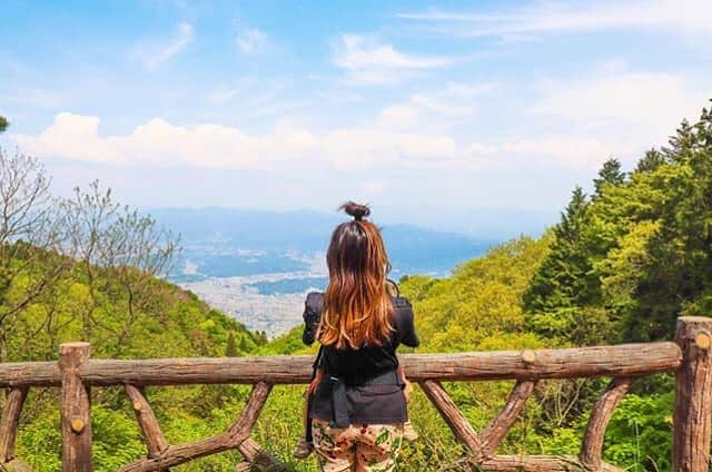 Stayway女子さんのインスタグラム写真 - (Stayway女子Instagram)「【📍奈良⛰大和葛城山】 . . 【📷 by @rrr__85】 . . —————————————————— 奈良にある大和葛城山からは 街を一望できます✨ 自然に囲まれたスポットは リラックスとリフレッシュできそうです😚💕 —————————————————— 素敵な女子旅をされている方をご紹介させていただきます！✨ 写真は全てご本人に【掲載許諾】を頂いています #Stayway女子旅 というハッシュタグをつけて是非投稿してください♪ Instagram・Twitter・Stayway mediaにてご紹介させていただきます！ ——————————————————— 【Staywayとは？】 Staywayはホテルやゲストハウスなどの宿泊施設はもちろん、世界中のコテージ・ヴィラ・一軒まるごとレンタルに古民家なども検索できるサイト 価格・ロケーションなど幅広いニーズに答え、利用者にあった宿泊先を素早く見つけることが可能👍✨ 素敵な旅には素敵な宿泊施設を🌃 Staywayで探してみませんか？✈️ ——————————————————— #Stayway女子旅 #Stayway_奈良 #奈良 #大和葛城山  #travel #trip #instatravel #旅 #旅行 #travelgram#mytravelgram #instatravel #instagenic#photogenic #ダレカニミセタイケシキ #写真好きな人と繋がりたい #カメラ好きな人と繋がりたい #フォトジェニック"」6月18日 21時30分 - stayway_girls