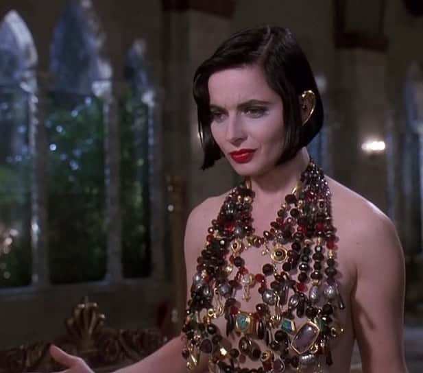 AnOther Magazineさんのインスタグラム写真 - (AnOther MagazineInstagram)「Happy Birthday @isabellarossellini! Here she is wearing the iconic necklace-top in cult classic 90s film, Death Becomes Her ✨」6月18日 21時30分 - anothermagazine