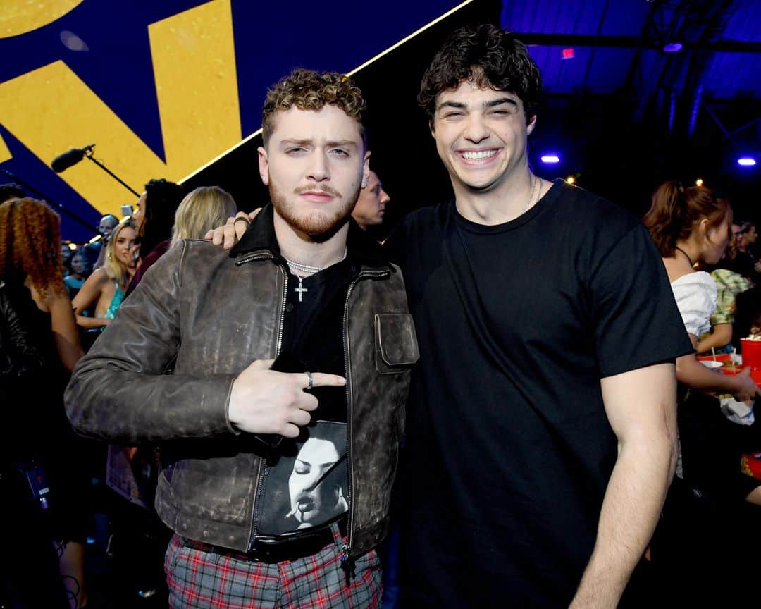 MTVさんのインスタグラム写真 - (MTVInstagram)「People let me tell ya bout my best friend(s) @bazzi and @ncentineo ✌ #MTVAwards」6月18日 21時45分 - mtv