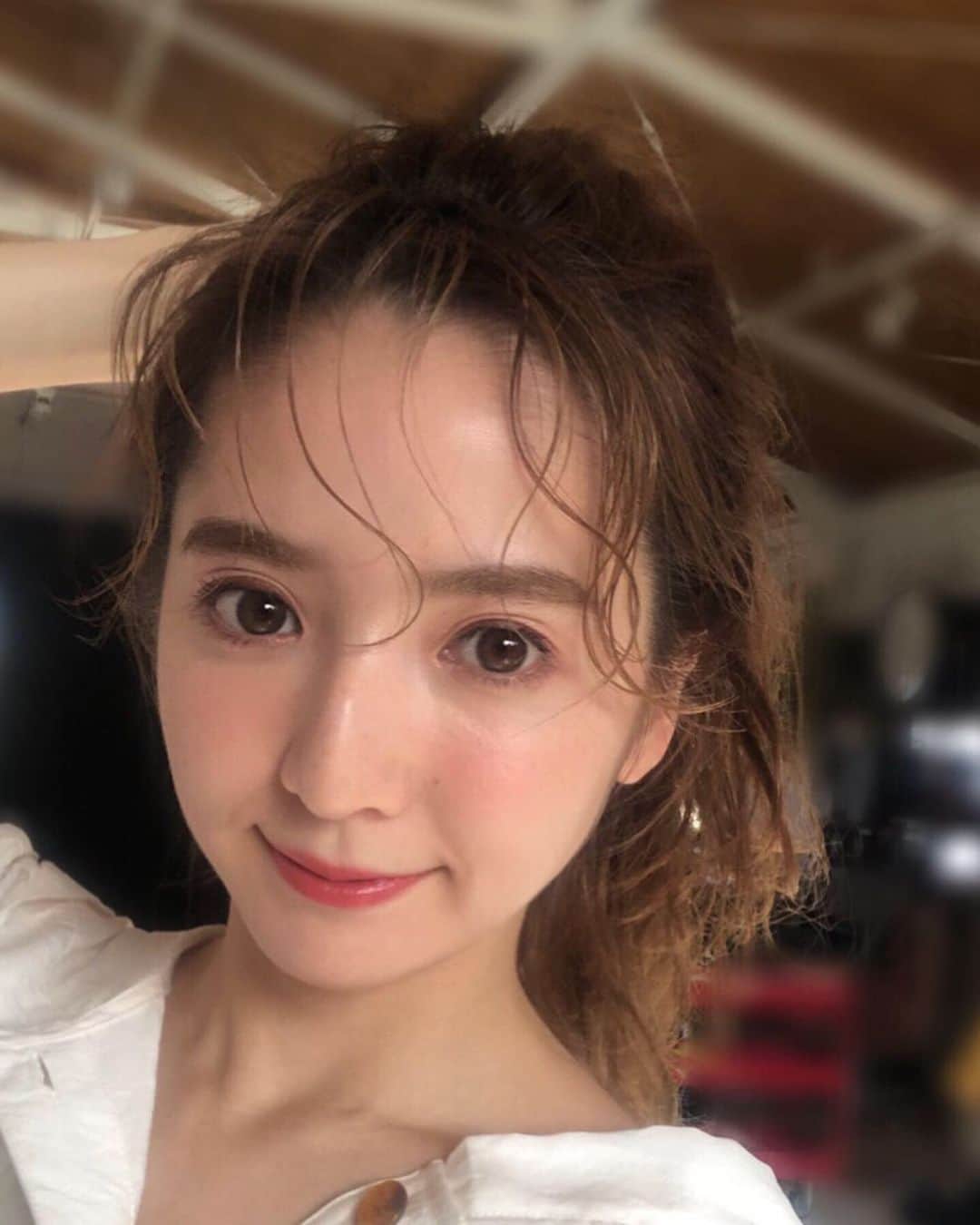 平木愛美さんのインスタグラム写真 - (平木愛美Instagram)「heather diary 🧡 にて、第一弾の記事が更新されました！  半袖のボリュームフーディーを着たよ♡ カラーによってコーデのかんじも違ったり、バッグの中身など応えたインタビューも記事にしていただいたりしてあるので、 ぜひチェックしてみてください🌼  #heather #heatherdiary」6月18日 21時46分 - manamihiraki