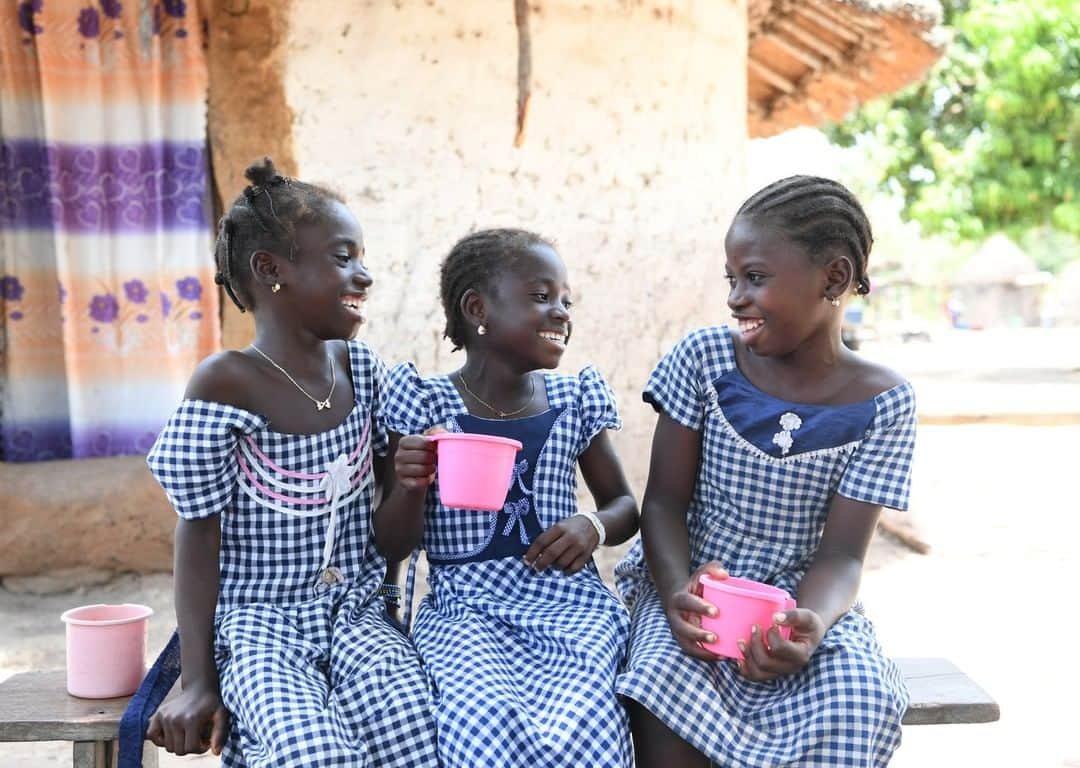 unicefさんのインスタグラム写真 - (unicefInstagram)「1.7 billion people have gained access to safe drinking water since 2000 👏💦. Along with partners, we’ve dug wells in villages, built toilets in schools, constructed innovative solar-powered pumps in towns and delivered life-saving education and awareness campaigns across whole countries. Yet vast inequalities exist. Children in poor and rural areas are being left behind. We’re working with partners to get clean water #ForEveryChild. @unicefcotedivoire © UNICEF/UN061567/Dejongh」6月18日 21時55分 - unicef