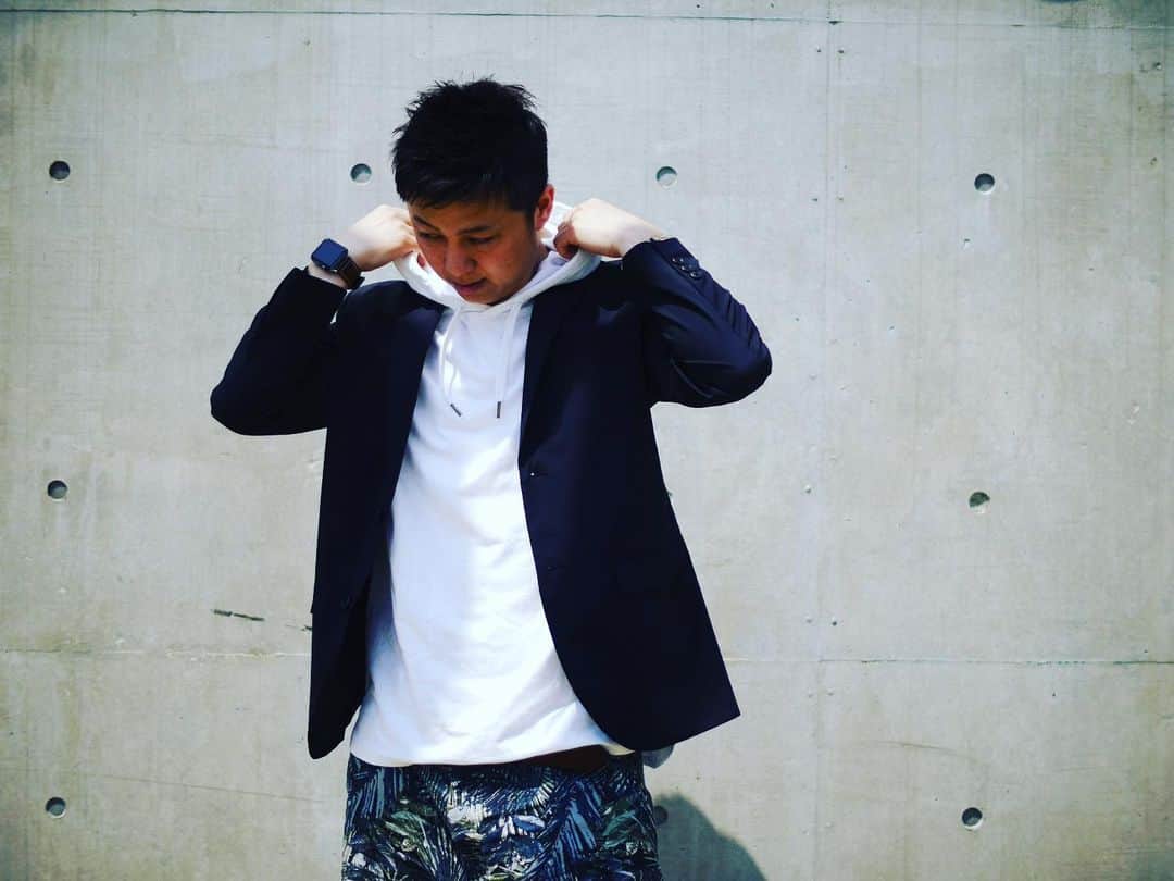 のインスタグラム：「#ユニクロ #感動ジャケット  試着してみた！」