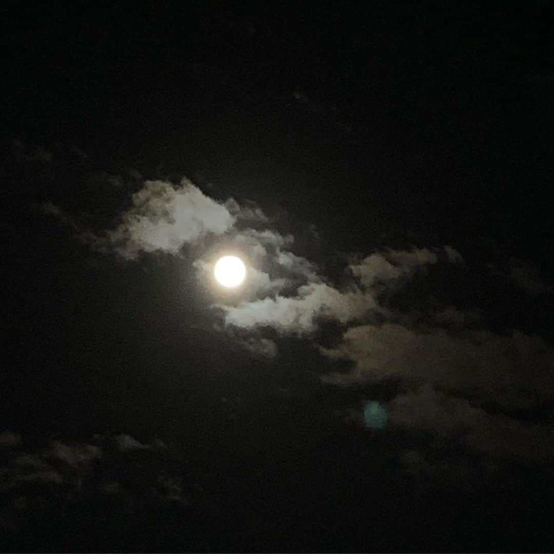 佐生雪のインスタグラム：「昨日。 Yesterday. #ストロベリームーン #strowberrymoon」