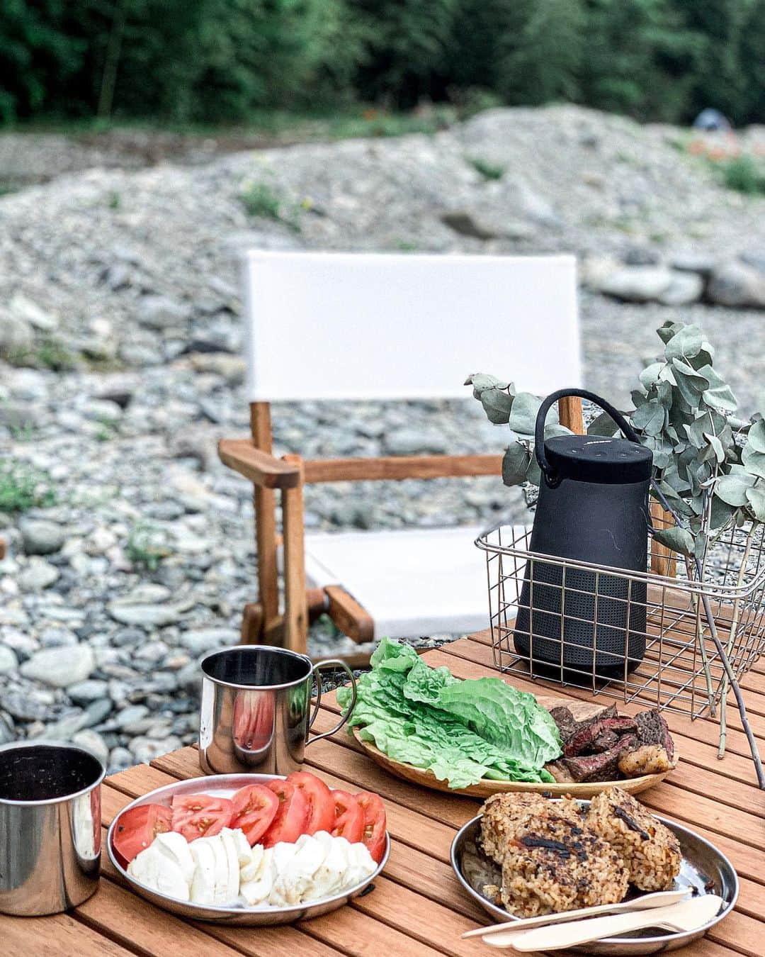 のインスタグラム：「・ ・ 最近の休日は#BBQ ばっかしてる🍖 椅子やらテーブルを少しずつ集めてます🏕 ・ ・ #アウトドア#テント#キャンプ#バーベキュー#アウトドア女子#キャンプ女子#キャンプ好き#BBQ好き#tent#outdoor#Lifestyle #camp #camjyo #camphack取材 #キャンプでブー #outdoor #hinataoutdoor #campzine掲載希望 #キャンプ女子 #キャンプ好きな人と繋がりたい」