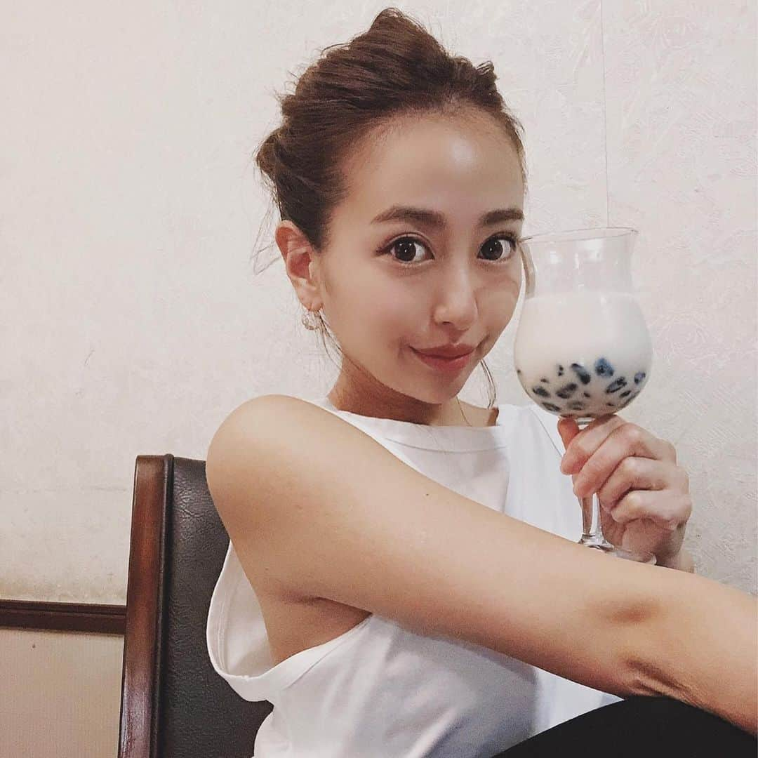 佐野友妃子さんのインスタグラム写真 - (佐野友妃子Instagram)「タピオカ好きなわたしにはすごく助かるボタニカルタピオカクレンズ❤❤❤ .  タピオカが入っているから食べすぎた次の日とかはこれで無理なく栄養たっぷりな酵素で置き換えできるの🥤 , .  このボタニカルタピオカクレンズやお嬢様酵素シリーズのドリンク4種類が一度に試せる お嬢様酵素withベストセレクションパックが出たんだって❤ .  無脂肪牛乳と飲むとほんとお店のタピオカ飲んでるみたいなの😽おいしい🤤  初回399円だから良かったら試してみて😉 .  @rivaland_ojyosamakouso  #お嬢様酵素Jewel  #お嬢様酵素トロピカル  #ボタニカルクレンズ#pr」6月18日 22時08分 - yukikosano1111