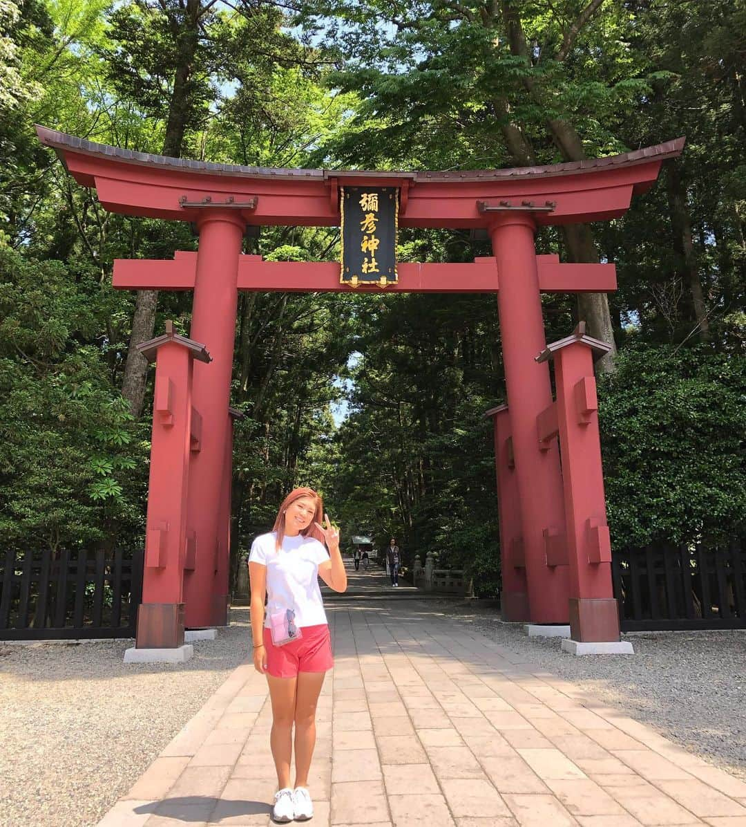 倉田珠里亜さんのインスタグラム写真 - (倉田珠里亜Instagram)「. 新潟に行った時、弥彦神社に行きました⛩ パワーもらってきました🙆‍♀️ #弥彦神社 #新潟」6月18日 22時23分 - julia.kurata