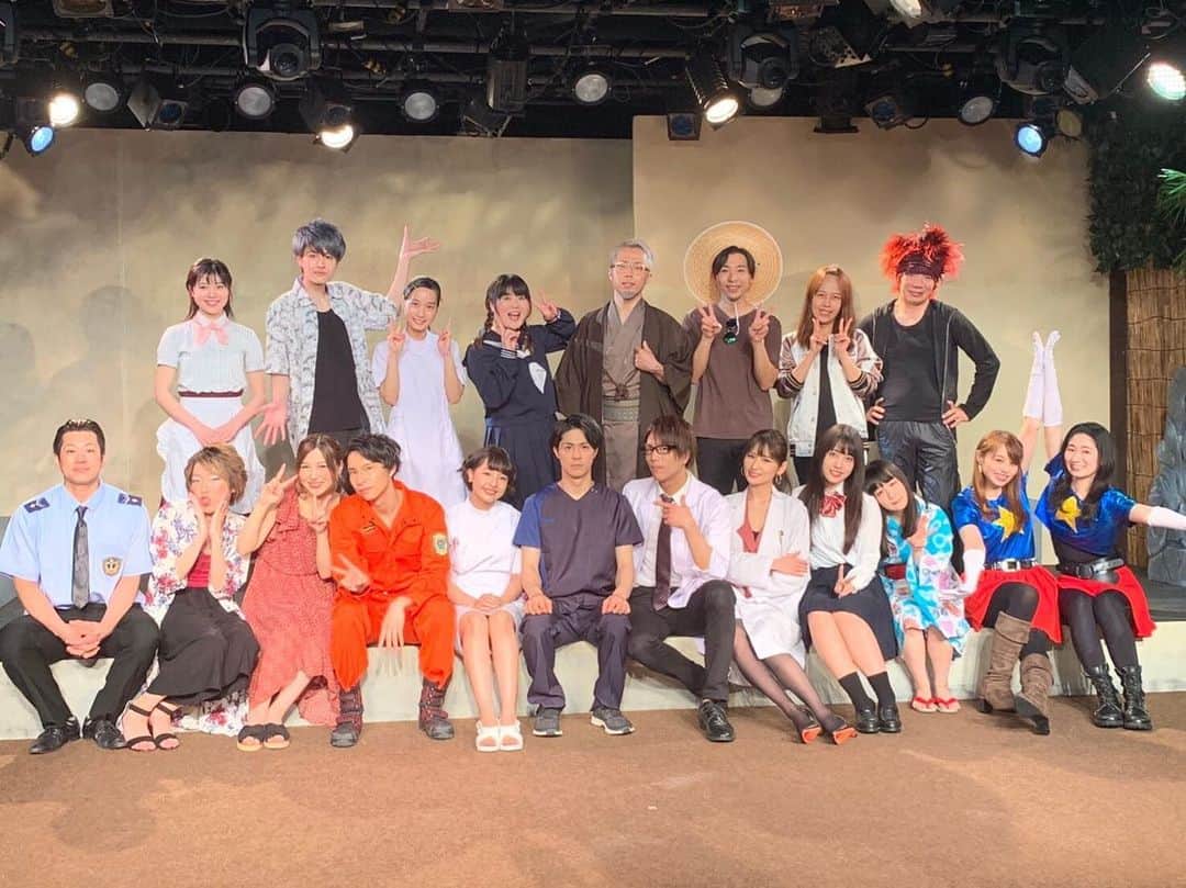 有馬綾香のインスタグラム：「#高度ブルー 昨日で全公演終了致しました！！！ いやもう三井もびっくりの泥の様に13時間くらい眠り、両眼のコンディションも完璧です！w 声帯はもう劇場に置いてきたくらいガッサガサですがw 沢山の笑い声ありがとうございました！！ 私自身カラスカ、江戸川作品のファンなので今回演者として関われて本当に幸せでした😭 ２つ星⭐️⭐️ #舞台 #カラスカ #役者 #中目黒 #ウッディシアター中目黒 #無駄なダンス #ゾクゾクするわー #青春 #野球 #医療 #眼科 #恥ずかしい台詞 #青 #ブルー #小劇場 #コメディ #最高 #卒業 #またね #大好き」