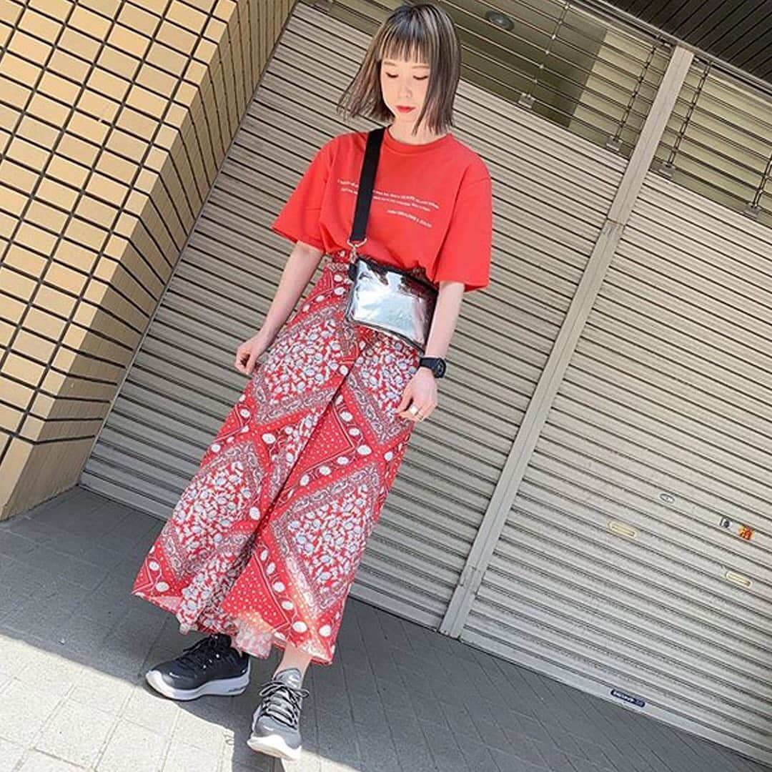 DHOLIC SNAPさんのインスタグラム写真 - (DHOLIC SNAPInstagram)「@mii_3186さんの#dholicsnap📷 ——————————————————— TOPS/SKIRT：@dholic_official 【LADIES】 #プリントハーフスリーブTシャツ 全3色￥1,598(税込) 【LADIES】 #ペイズリーラップロングスカート 全4色￥5,994(税込) ——————————————————— @mii_3186さんステキに着こなしていただき ありがとうございます👏🏻 みなさんもぜひ#dholicsnap を付けて コーデ投稿してくださいね！ ——————————————————— #DHOLIC#dholicism#fashion#ootd #プチプラコーデ#今日のコーデ #夏コーデ#レタリングTシャツ#ペイズリー#ラップスカート」6月18日 22時28分 - d_by_dholic