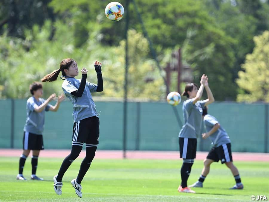 日本サッカー協会さんのインスタグラム写真 - (日本サッカー協会Instagram)「6/18(火)、#なでしこジャパン はイングランド戦を翌日に控え、冒頭15分のみ公開でトレーニングを行いました！ ・ ✍️JFA.jpでは、活動レポートを掲載中！ ・ ＜FIFA女子ワールドカップフランス2019＞ なでしこジャパン🇯🇵試合日程  6/10 25:00｜0-0アルゼンチン🇦🇷 6/14 22:00｜2-1 スコットランド🏴󠁧󠁢󠁳󠁣󠁴󠁿 6/20 04:00｜vsイングランド🏴󠁧󠁢󠁥󠁮󠁧󠁿 📺フジテレビ系列、NHK BS、J SPORTSで生中継！ ・ #nadeshiko #世界のなでしこ #なでしこジャパン#FIFAWWC」6月18日 22時34分 - japanfootballassociation