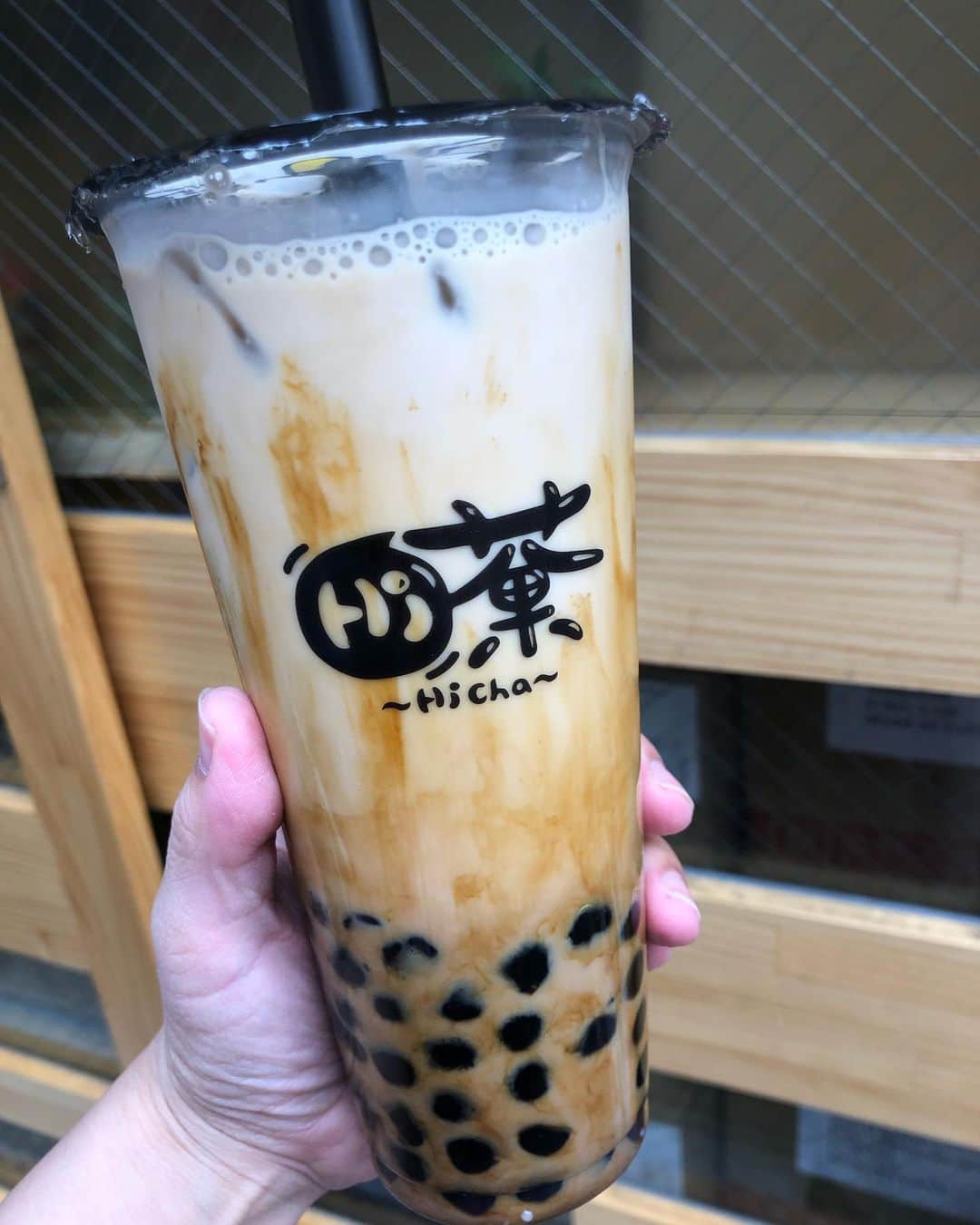 のインスタグラム：「先週くらいに飲んだHi茶の黒糖タピオカミルク！  甘さ１００%の黒糖濃いめ！  暑いので、たっぷりサイズ嬉しい！  #タピオカ #hi茶 #黒糖タピオカミルク #池袋 #タピ活」