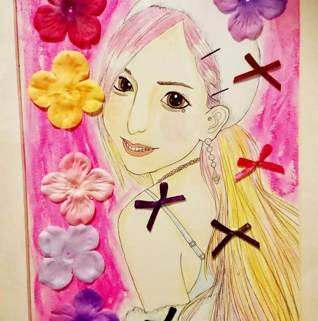 Yumikaさんのインスタグラム写真 - (YumikaInstagram)「ファンの子がまたとっても可愛い似顔絵を作ってくれたよーーー💖💖💖 . 今までみんなが描いてくれた似顔絵は全部大切に保存してある🧡🧡 愛がこもってて本当に嬉しいのだ✨✨差し入れやプレゼントやお手紙ももちろん🥰 いつも応援ありがとうございます😭 今日もお仕事がんばれる😻 . ってのんきに更新してたら地震あったみたいですね💦気付かずわからなかったです😭😭 みなさま大丈夫ですかーーーー？？？😫 #HugMeeyumika」6月18日 22時55分 - yuminem923