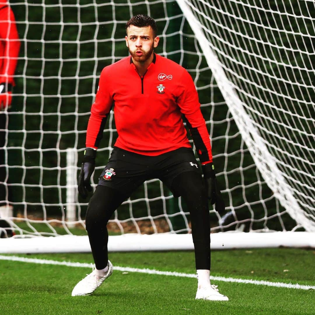 サウサンプトンFCさんのインスタグラム写真 - (サウサンプトンFCInstagram)「Game face 🔛! 😤  @angusgunn01 begins his #YoungLions journey in the #U21Euro finals tonight! 🦁🦁🦁 #saintsfc」6月18日 22時57分 - southamptonfc