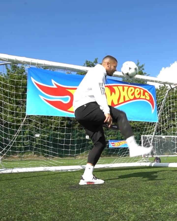 F2Freestylersのインスタグラム：「CHECK THIS ONE OUT! ⚽️👟🤣 WE TOOK ON @hotwheelsofficial IN OUR LATEST VIDEO! 🏎🔥OUT NOW! LINK IN BIO 🎥🔗 #HotWheels #ChallengeAccepted #Ad」
