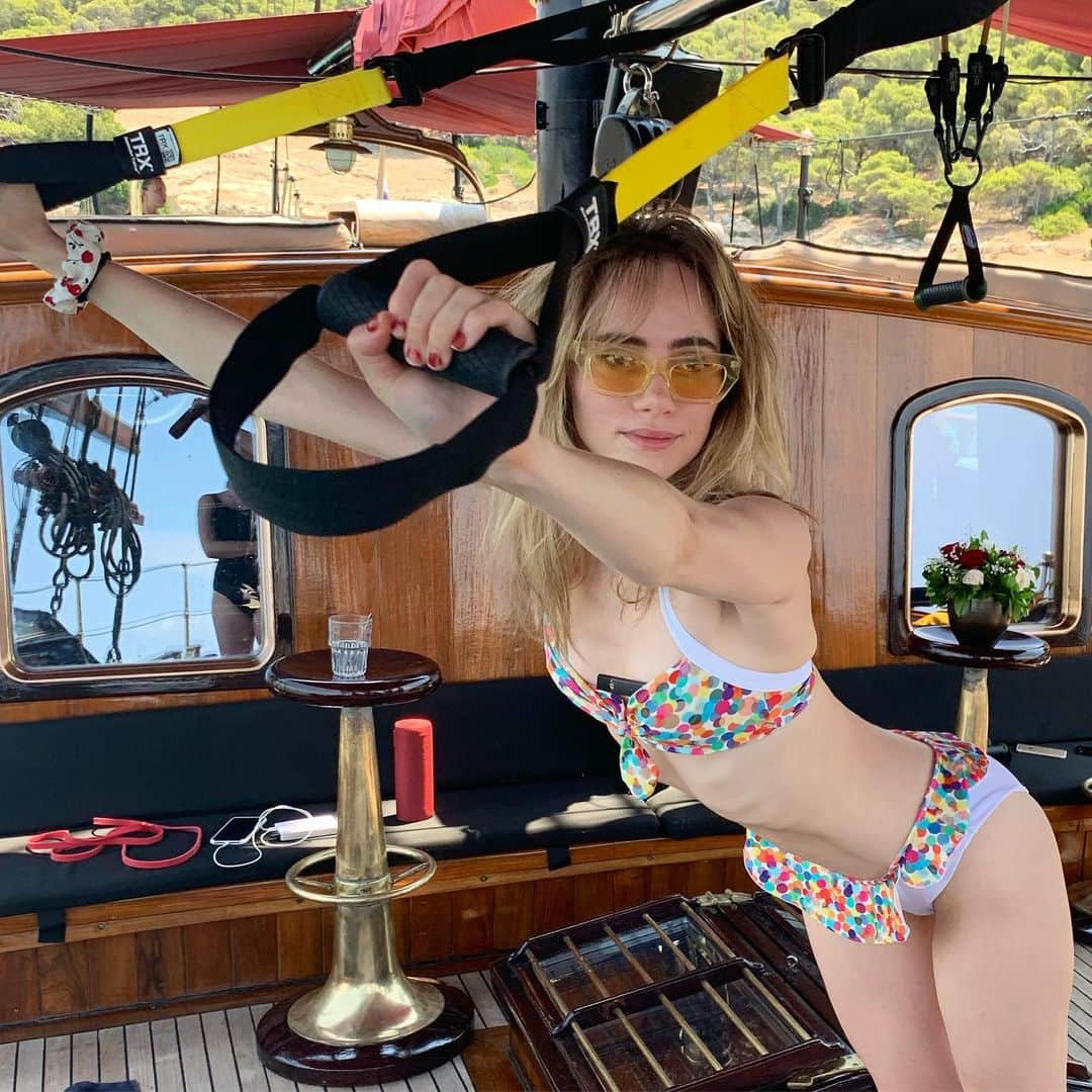 スキ・ウォーターハウスさんのインスタグラム写真 - (スキ・ウォーターハウスInstagram)「🤷‍♀️」6月18日 23時16分 - sukiwaterhouse