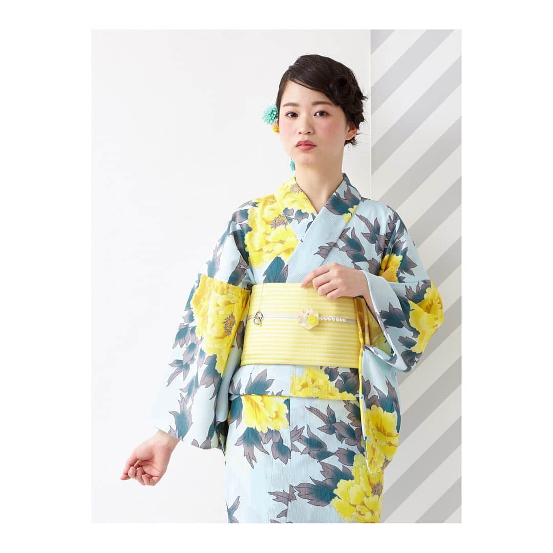 ふりふさんのインスタグラム写真 - (ふりふInstagram)「. . 〜yukata coordinate collection〜 . 「乙姫牡丹」 . ヒラヒラした大輪の牡丹の花は、 おとぎ話「浦島太郎」に出てくる 乙姫様の絹の羽衣をイメージ。 海の象徴である、貝殻がひそかに描かれている、遊び心たっぷりのふりふのオリジナルテキスタイル。 . . #ふりふ #furifu  #浴衣 #yukata #ゆかた #コーディネート #着付け #帯結び #夏」6月18日 23時22分 - furifufurifu