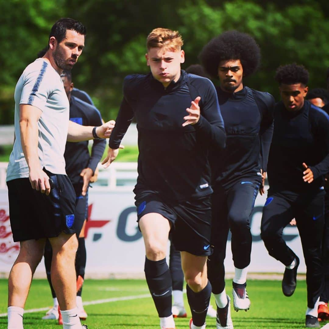 プレミアリーグさんのインスタグラム写真 - (プレミアリーグInstagram)「Preparation ✅ . @england’s #YoungLions are ready for their #U21EURO opener against France . #ENGFRA #PL #premierleague」6月18日 23時25分 - premierleague