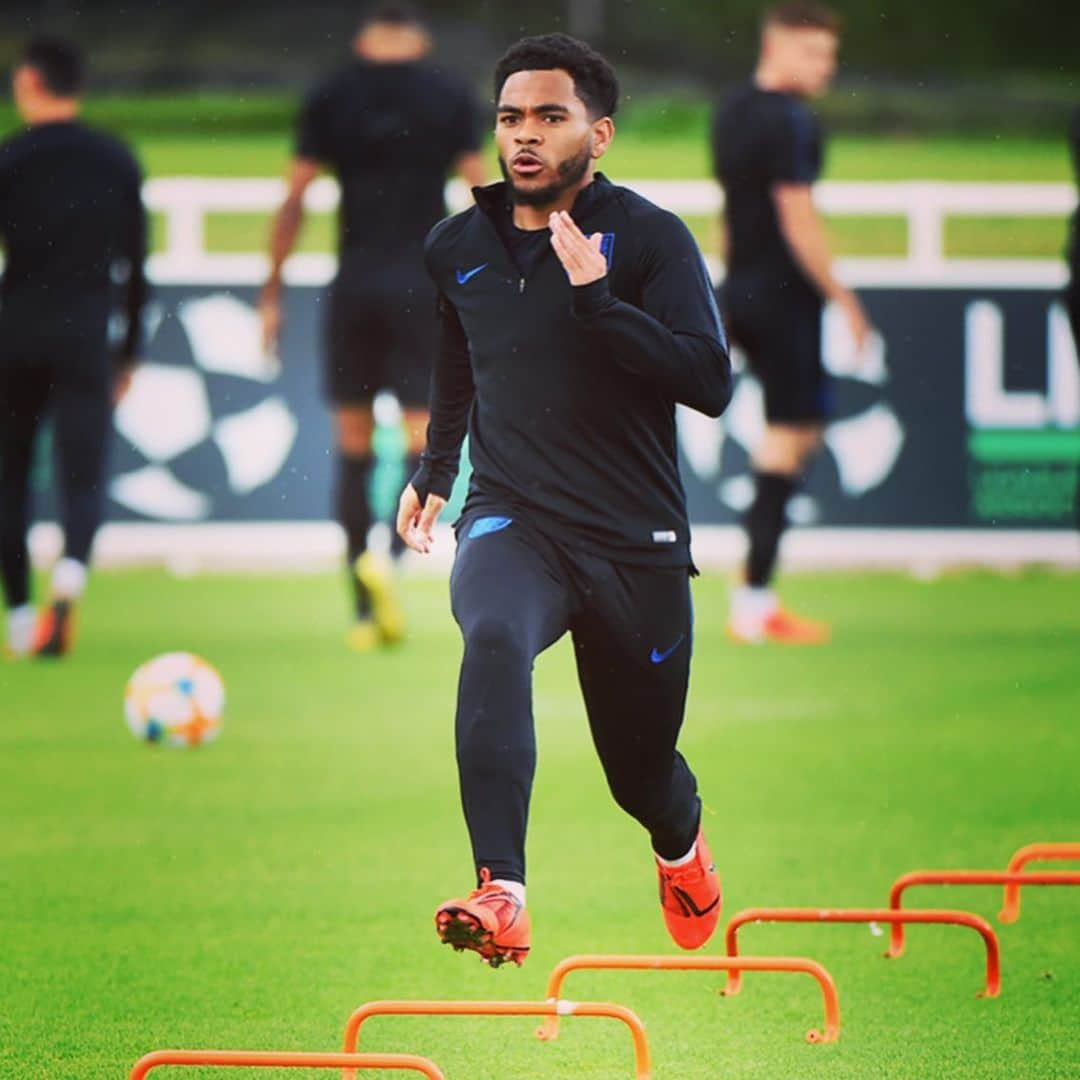 プレミアリーグさんのインスタグラム写真 - (プレミアリーグInstagram)「Preparation ✅ . @england’s #YoungLions are ready for their #U21EURO opener against France . #ENGFRA #PL #premierleague」6月18日 23時25分 - premierleague