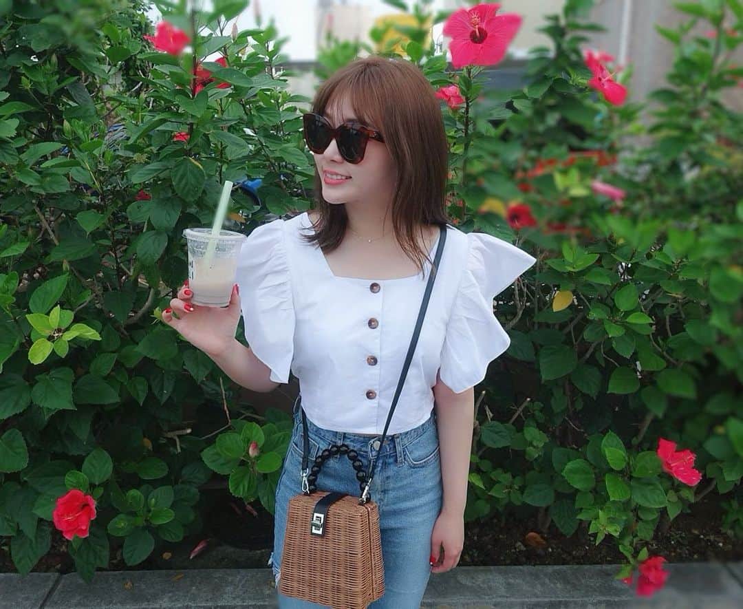 のインスタグラム：「1年ぶりの石垣島に来ましたっ✈️🏝☀️﻿ ﻿ あいにくの雨だったけど﻿ 急遽予定を変更して、﻿ 雨でも楽しめるプランを詰め込んで﻿ 結果、大満喫🤭💙﻿ 旅行は何が起こるか分かんないから﻿ 機転と切り替え大事だね🐒💕﻿ ﻿ topsは﻿ @to_the_sea_hawaii  Webstoreと西銀座デパートB1で﻿ ゲットできるよ🌺」