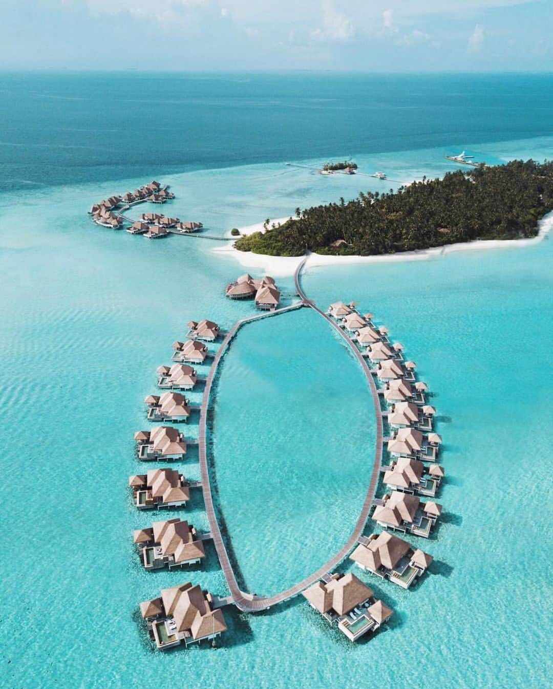 Earth Picsさんのインスタグラム写真 - (Earth PicsInstagram)「😲😲 Maldives Giveaway 😲😲 Travel Smarter is giving away a trip for 2 to Maldives for two people and your chances to win this trip are better than ever! * To enter this giveaway YOU MUST follow these 3 steps: * * 1️⃣ Sign up to the FREE 30 DAY trial (click link in profile bio) to experience the discounted packages Travel Smarter offers to over 500,000 hotels. . Click link in bio to sing up. The 30 day trial is absolutely free with no commitments during the 30 day period. You Must keep trial for at least 7 days.  2️⃣Like This Video ❤️ 3️⃣Comment below by Tagging 4 friends to spread the word! * If you do not follow Step #1 mentioned above your entry will not count! * . This is what you could win: 5 Nights stay at a Luxury resorts in Maldives for two people. If you win you can decide on what dates you can travel. You must select your preferred dates within 90 days of winning this giveaway. Giveaway does not include flights or food expenses. . * Rules: If you aren’t able to provide dates within 90 days you will forfeit the prize. You can enter multiple times by commenting more than once, but you must tag different friends each time you comment. You must be over the age of 18, you must be able to travel with proper visa/passport. You will be responsible for any expenses not provided by this giveaway. The winner will be announced July 1st Note: this giveaway is not connected with Instagram or Facebook in any way. Photo by @alexpreview . . #maldives #travel #traveller #traveler #travelguide #travelholic #vacation #hotel #giveaways #earthpix #travelsmarter #win #dream #paradise #tropical」6月18日 23時33分 - earthpix