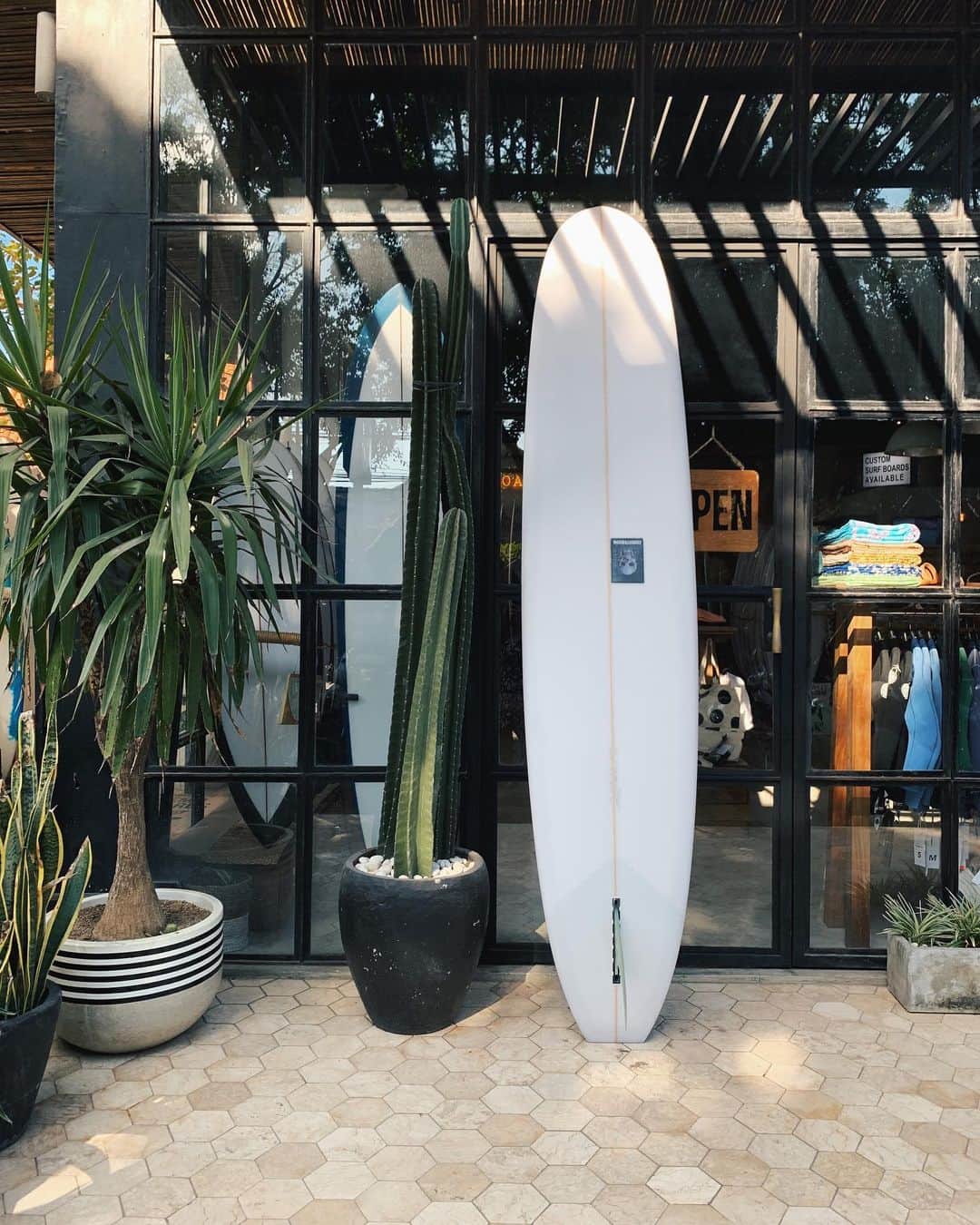 カヒ さんのインスタグラム写真 - (カヒ Instagram)「어찌나 날렵한지 롱보드 같지가 않다 얼른 친해지자  #mynewboard #surf #kahi_bali #kahi_stayhealthy #가희의헬시라이프」6月18日 23時35分 - kahi_korea