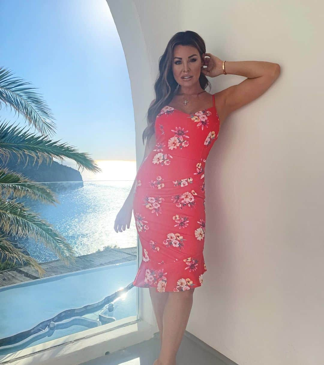 Jessica Wrightさんのインスタグラム写真 - (Jessica WrightInstagram)「Most beautiful trip with the gorgeous @esteelauderuk thank you #gifted #bronzegoddess #wearconfidence  ________________________________________________ Shop my ‘Sibelli’ dress with @sistaglamuk lots of looks for the races & summer holidays ❤️」6月18日 23時45分 - jesswright77