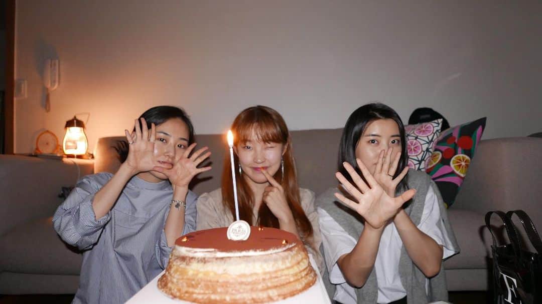 のインスタグラム：「사진대방출 얍얍 받아랏 얍얍 보고싶었지? 다알아 얍얍」