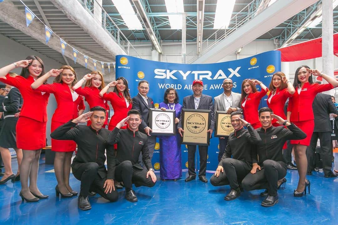 のインスタグラム：「We are still champions! We’re the World’s Best Low-Cost Airline for 11 years running! Woohoo! #AirAsia was also named Asia’s Best Low-Cost Airline and won the World’s Best Low-Cost Airline Premium Cabin! 🏆  Thank YOU for the continuous love and support! This is because and for YOU! 🙏🏻」