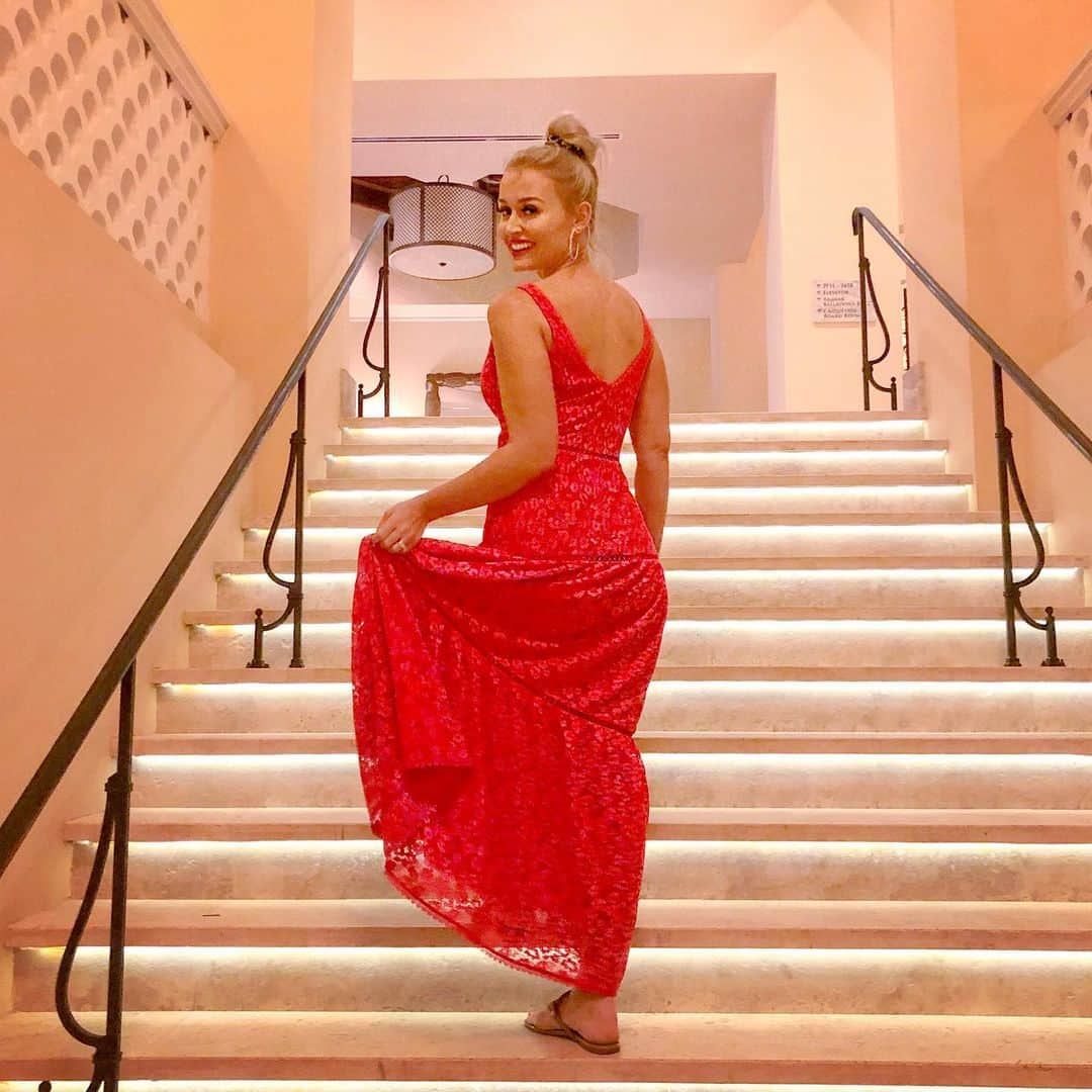 ブレア・オニールさんのインスタグラム写真 - (ブレア・オニールInstagram)「💃🏼 • *Leopard Lace Maxi Dress from the Royal Ascot collection @karen_millen ❤️」6月18日 23時48分 - blaironealgolf