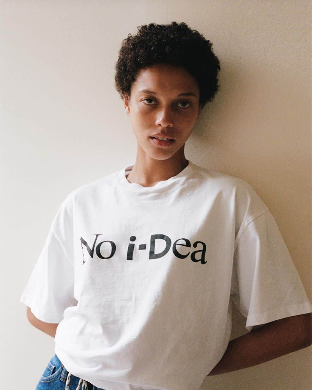 i-Dさんのインスタグラム写真 - (i-DInstagram)「The ultimate answer to 𝐞𝐯𝐞𝐫𝐲 annoying question ever. 💁⁣ ⁣ And now you can wear it on your chest! 😉⁣ ⁣ The @ariesarise x @i_d 'No Idea' t-shirt has landed on the i-D online store. 🎯⁣ ⁣ Get yours now via link in bio! ♈⁣ ⁣ .⁣ .⁣ .⁣ Photography @clareshilland⁣⁣⁣ Model @noah_samassa⁣ #Aries #iD #noidea」6月18日 23時48分 - i_d