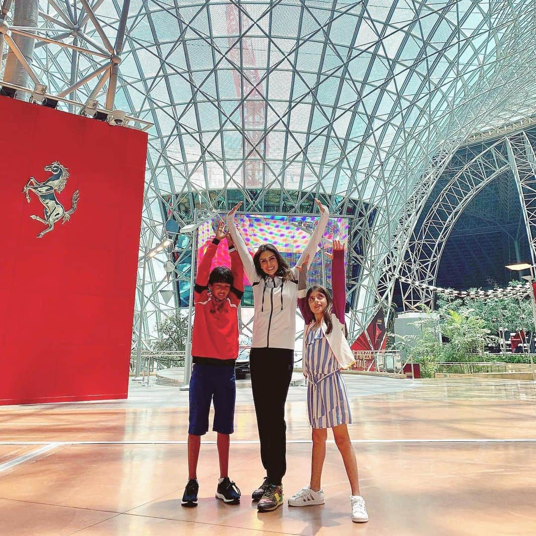 カロリーネ・セリコさんのインスタグラム写真 - (カロリーネ・セリコInstagram)「Ferrari World 🏎 @FerrariWorldAbuDhabi @highclasstravelexperiences #FerrariWorldAD #YasIsland #inAbuDhabi #hcte #highclasstravelexperiences」6月19日 0時04分 - cacelico