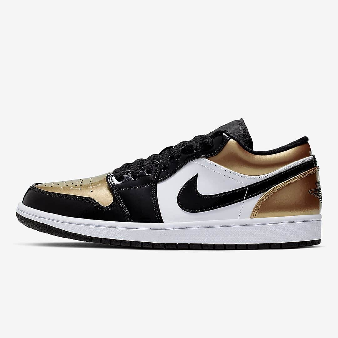 Sneaker News x Jordans Dailyさんのインスタグラム写真 - (Sneaker News x Jordans DailyInstagram)「The “Gold Toe” colorway is arriving on the Air Jordan 1 Low 🤔 is it good enough for the toe? Link in bio for more details #jordansdaily」6月19日 0時01分 - jordansdaily