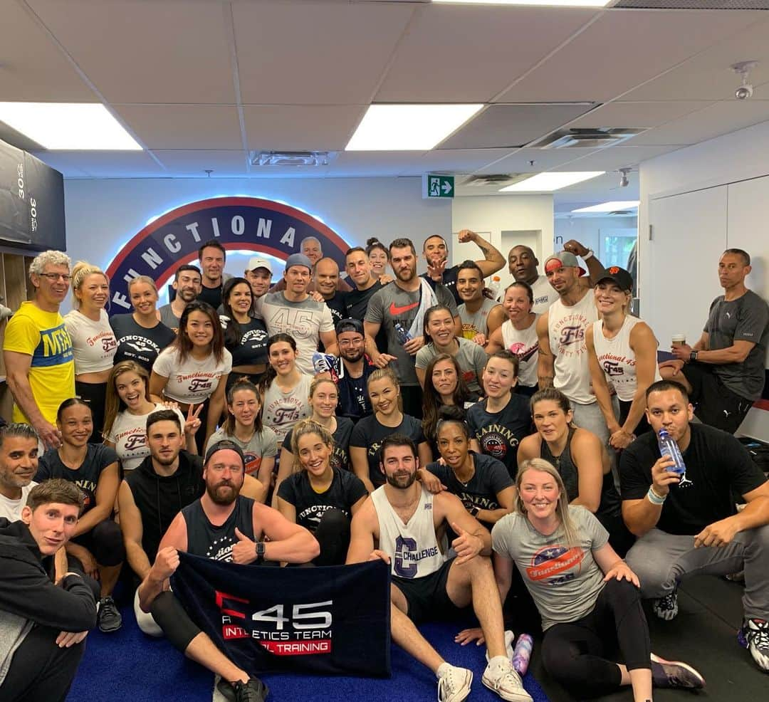 マーク・ウォールバーグさんのインスタグラム写真 - (マーク・ウォールバーグInstagram)「Come check us out at @f45_training_torontodowntown I promise you guys will LOVE IT!!!! 💪🏼💪🏼💪🏼💪🏼」6月19日 0時01分 - markwahlberg