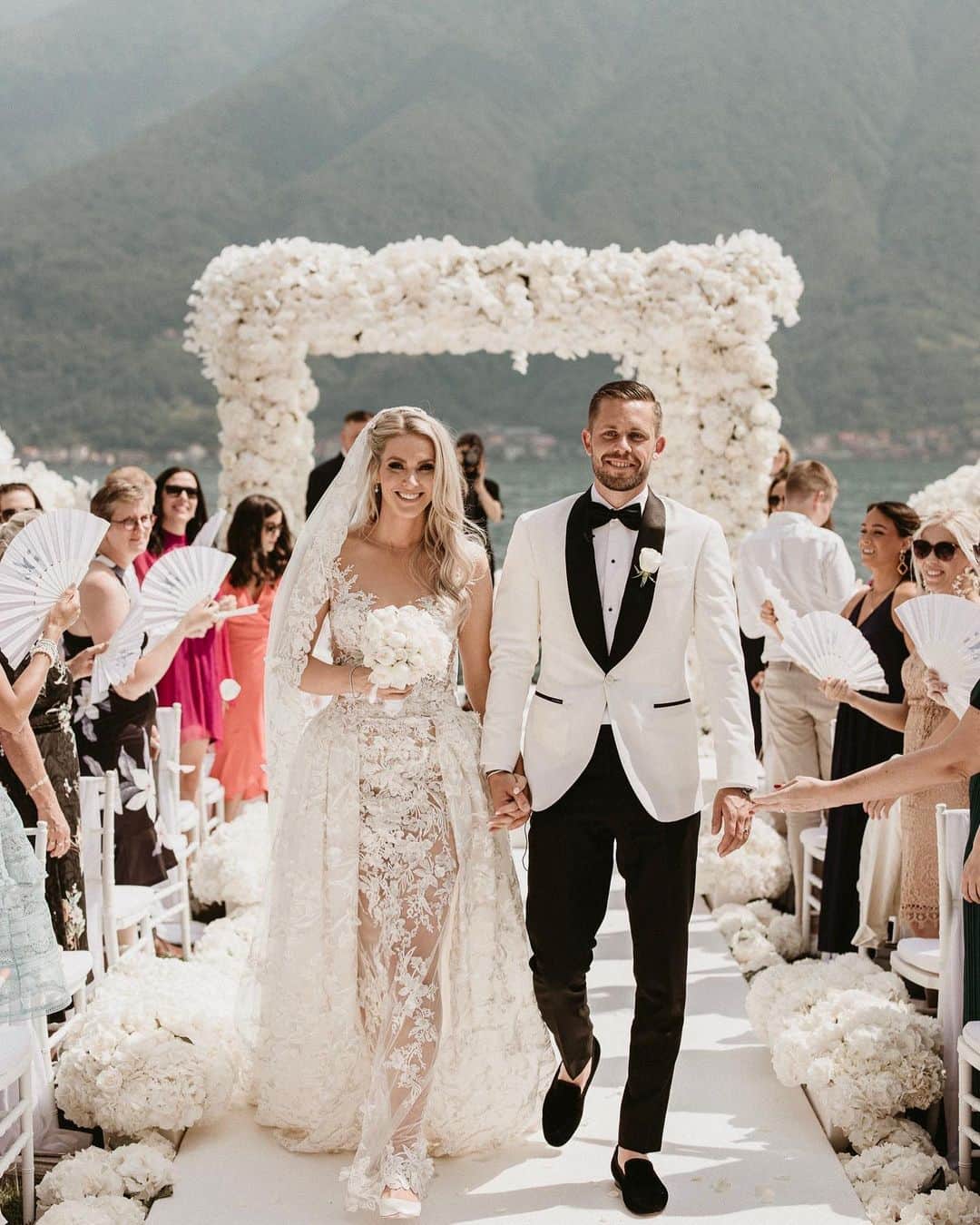 ギルフィ・シグルズソンのインスタグラム：「Married my best friend on Saturday ❤️ @alexandrahelga」