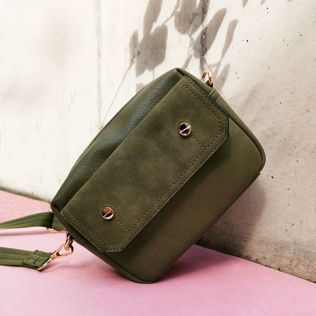 アクセサライズのインスタグラム：「Our Una cross-body bag brings the utility trend to your casual looks. Carried by a detachable webbing strap with sporty stripes, this faux-leather design is the perfect street style ensemble.  Tap the link in the bio to shop now.  #Accessorize」